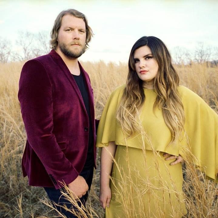 Carolina Story bryder mand-og-kone duo tradition, udfører sorgfulde Americana-folkemusik